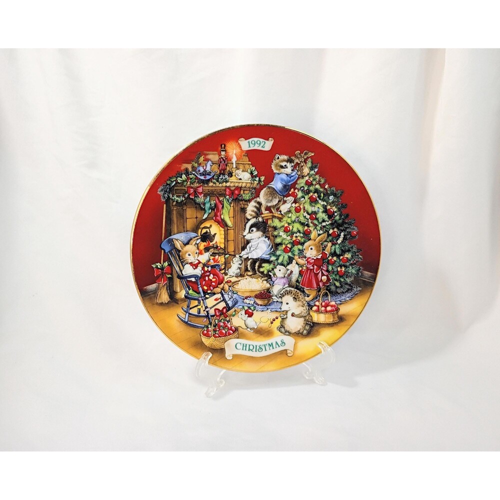 Sharing Christmas with Friends 1992 Avon Christmas Plate